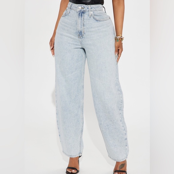 Fashion Nova Taper Leg Baggy Jeans - Light Wash